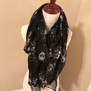 Black and white skull printed scarf